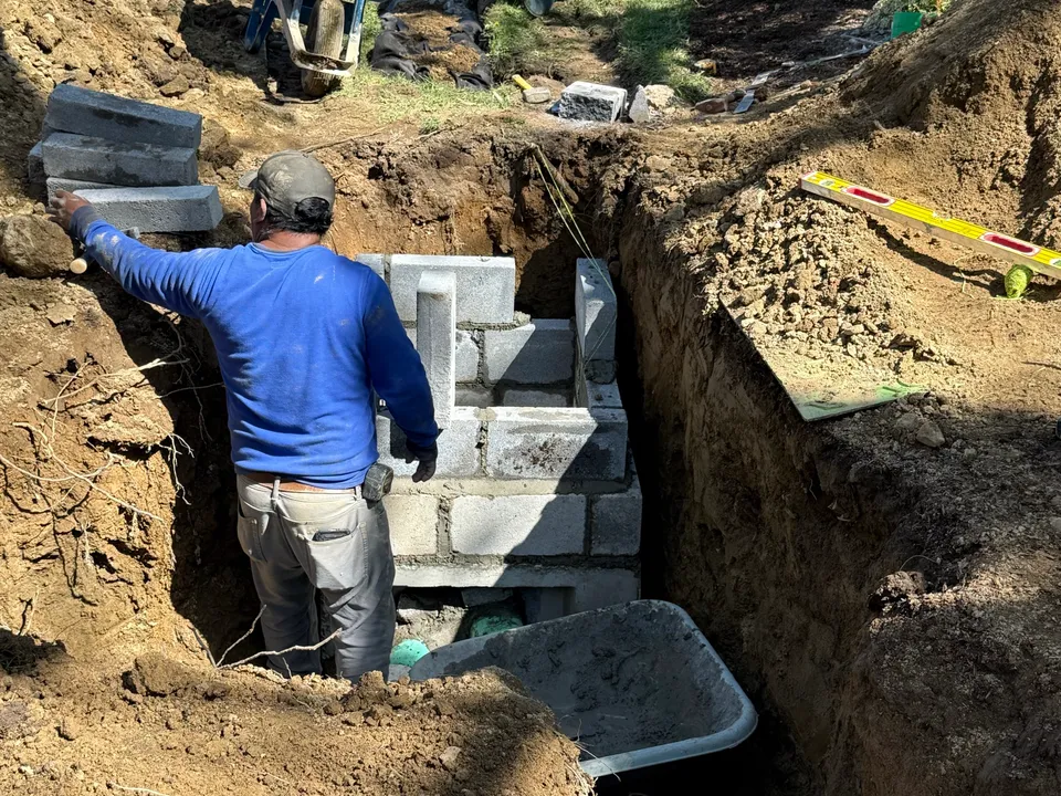 Block drain box built in a deep trench before backfill